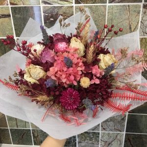 Mixture of Preserved and dried flowers